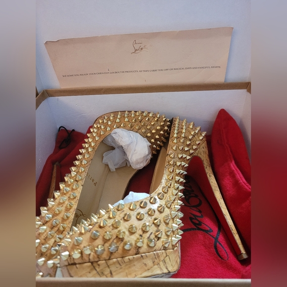 Christian Louboutin - Picture 6 of 6